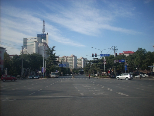 济南市英雄山路道路整修蘑菇视频