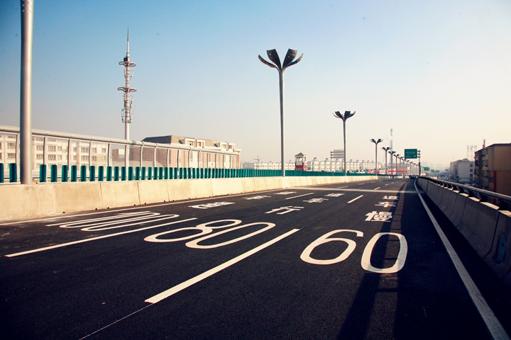 乌鲁木齐市西虹路-西山路高架桥蘑菇视频