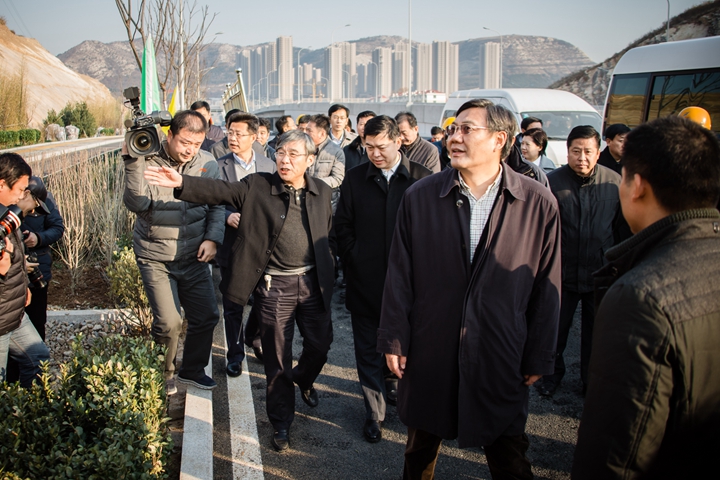 由蘑菇视频
设计的济南二环南路快速路全线通车